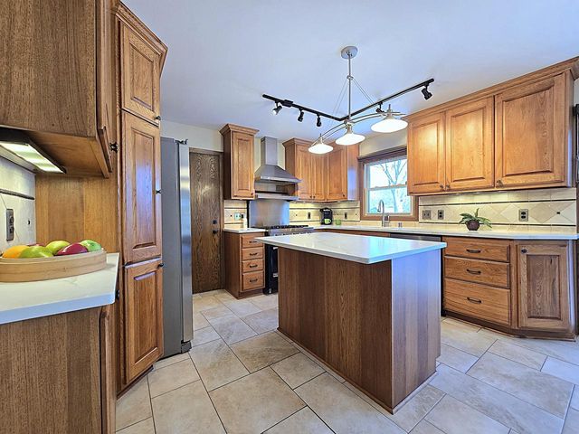 5640 S Aberdeen DRIVE, New Berlin, WI 53146