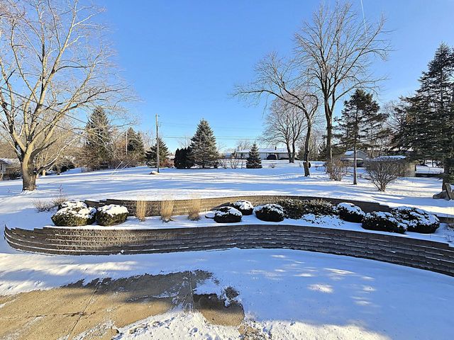 5640 S Aberdeen DRIVE, New Berlin, WI 53146