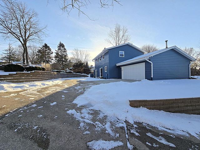 5640 S Aberdeen DRIVE, New Berlin, WI 53146