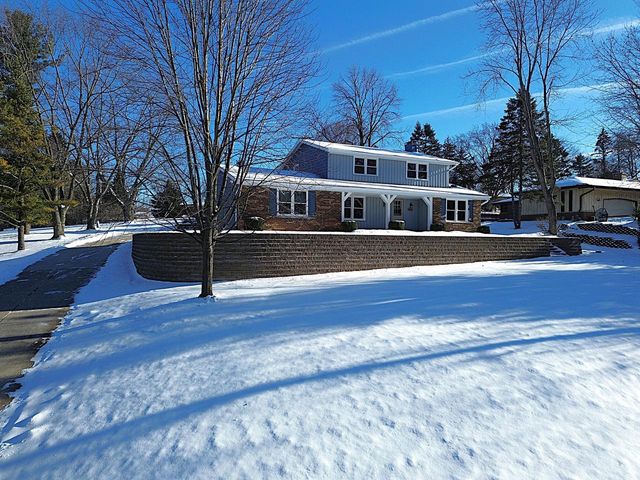 5640 S Aberdeen DRIVE, New Berlin, WI 53146