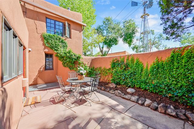 632 Old Santa Fe Trail 4, Santa Fe, NM 87505