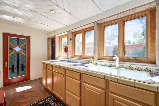 632 Old Santa Fe Trail 4, Santa Fe, NM 87505