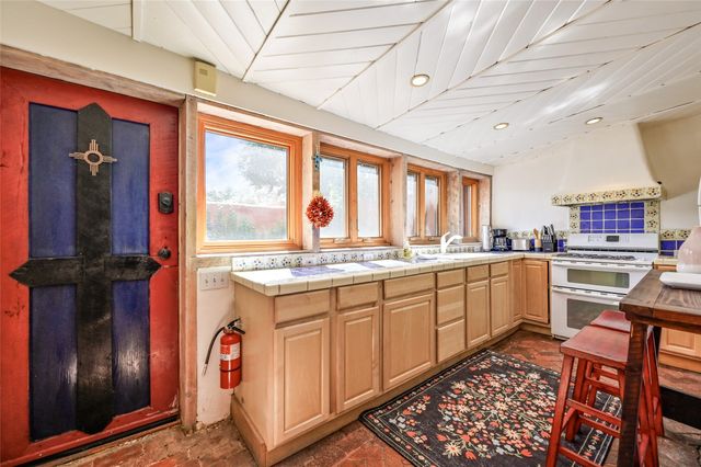 632 Old Santa Fe Trail 4, Santa Fe, NM 87505