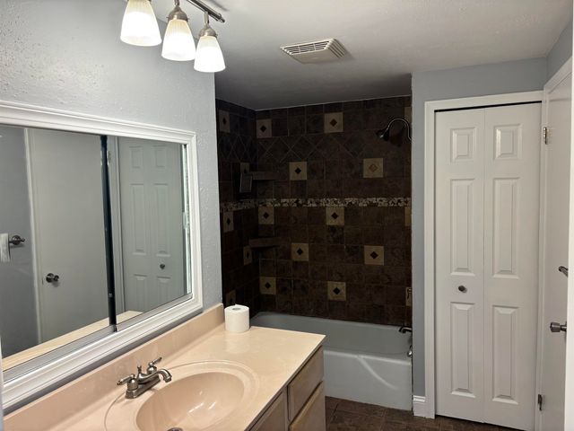 522 Autumn Drive, Flushing, MI 48433