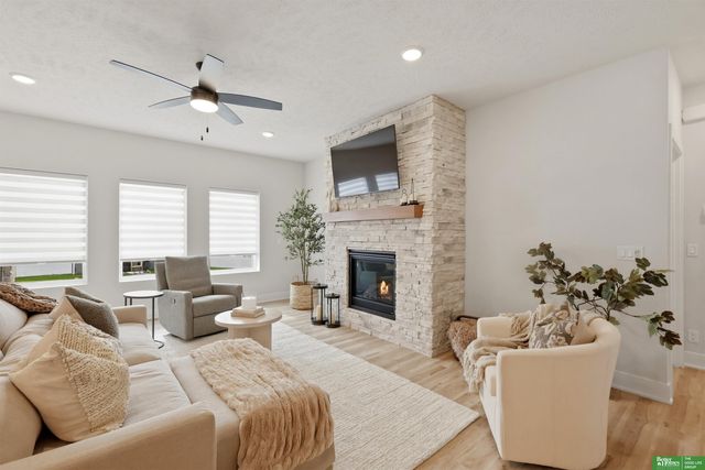 11970 South 118th Street, Papillion, NE 68046