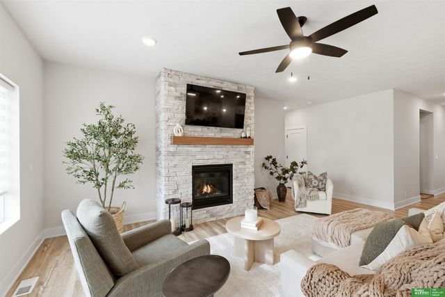 11970 South 118th Street, Papillion, NE 68046