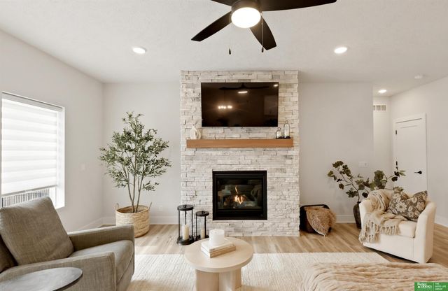 11970 South 118th Street, Papillion, NE 68046