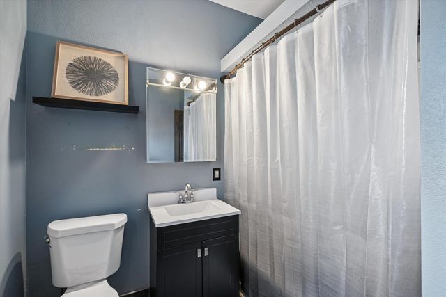 523 SW 6th Avenue, Cedar Rapids, IA 52404