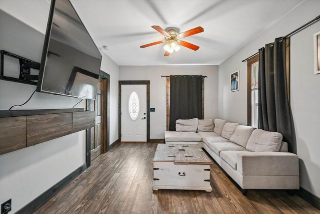 523 SW 6th Avenue, Cedar Rapids, IA 52404