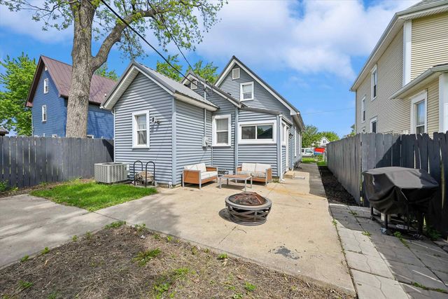 523 SW 6th Avenue, Cedar Rapids, IA 52404