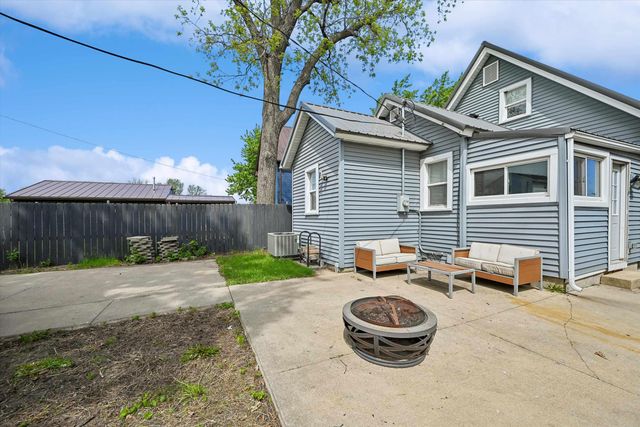 523 SW 6th Avenue, Cedar Rapids, IA 52404