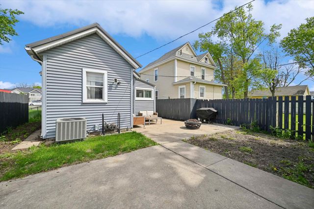 523 SW 6th Avenue, Cedar Rapids, IA 52404