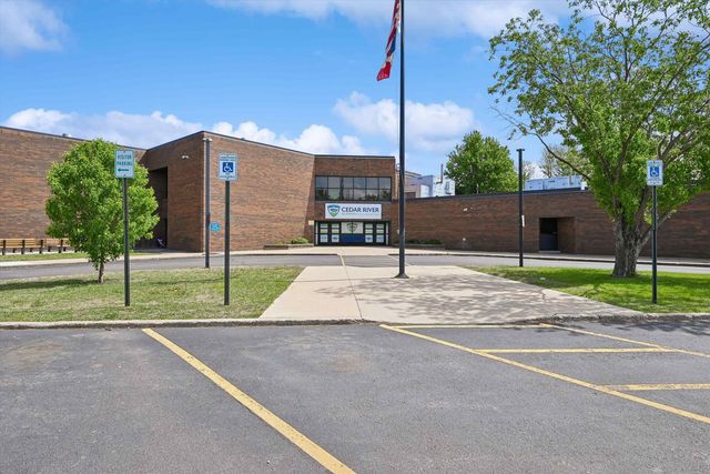 523 SW 6th Avenue, Cedar Rapids, IA 52404