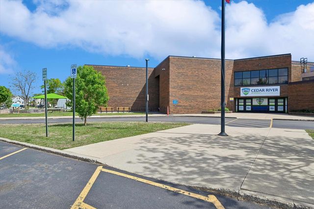 523 SW 6th Avenue, Cedar Rapids, IA 52404