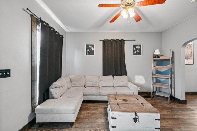 523 SW 6th Avenue, Cedar Rapids, IA 52404