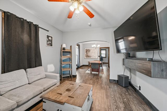 523 SW 6th Avenue, Cedar Rapids, IA 52404