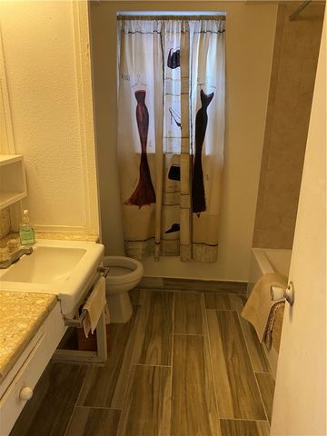 4621 Gollihar 1, Corpus Christi, TX 78411