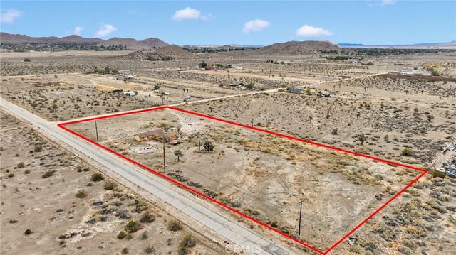 18227 E Avenue Q, Palmdale, CA 93591