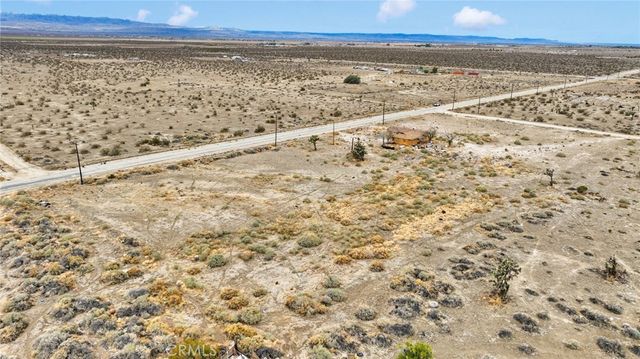 18227 E Avenue Q, Palmdale, CA 93591
