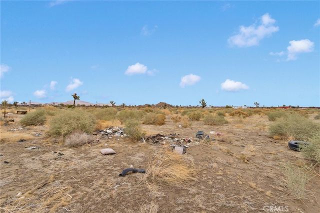18227 E Avenue Q, Palmdale, CA 93591