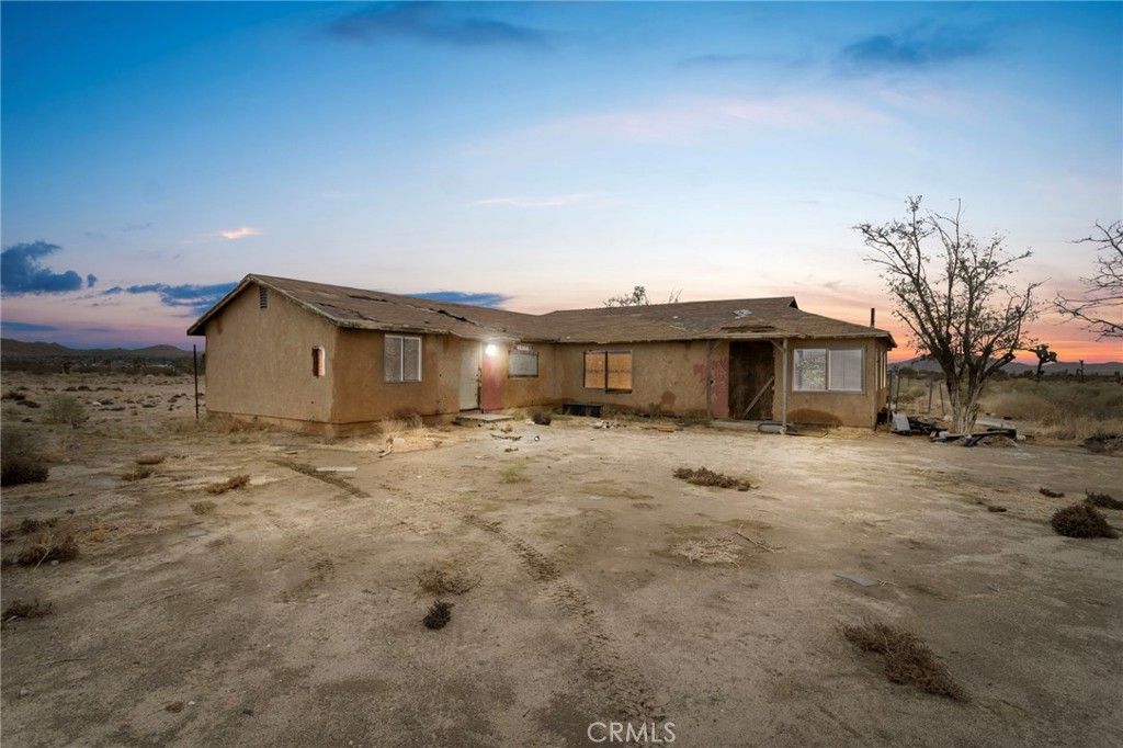 Image 1 of property listing at 18227 E Avenue Q, Palmdale, CA 93591