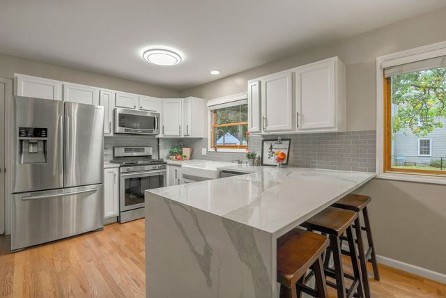 5481 PARKSIDE Court, Gurnee, IL 60031
