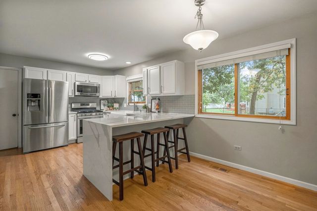 5481 PARKSIDE Court, Gurnee, IL 60031