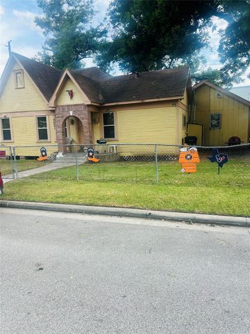 2621 Eastman Street, North Houston, TX 77009