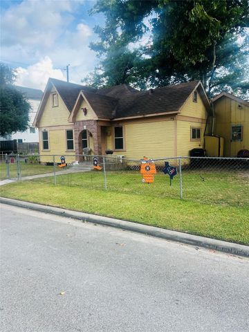 2621 Eastman Street, North Houston, TX 77009