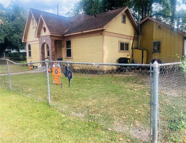 2621 Eastman Street, North Houston, TX 77009