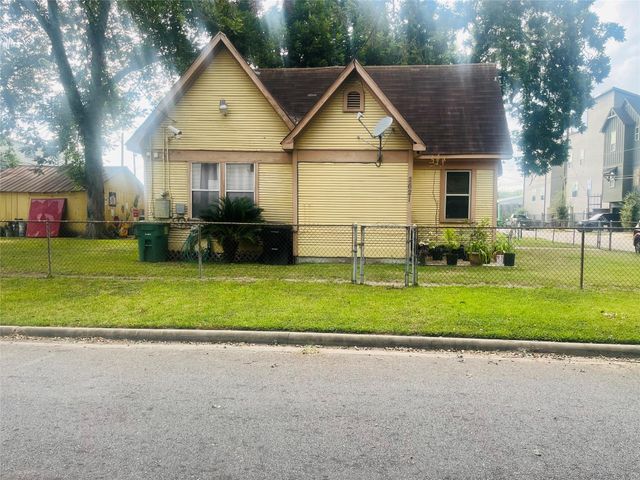 2621 Eastman Street, North Houston, TX 77009