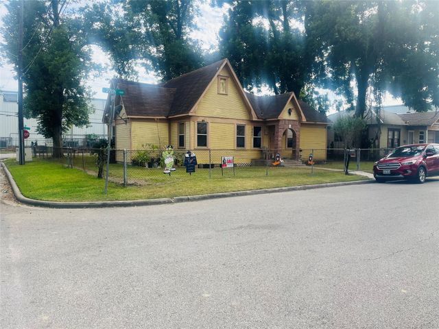 2621 Eastman Street, North Houston, TX 77009