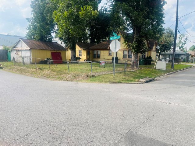 2621 Eastman Street, North Houston, TX 77009