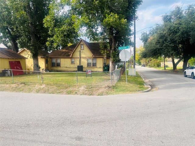 2621 Eastman Street, North Houston, TX 77009