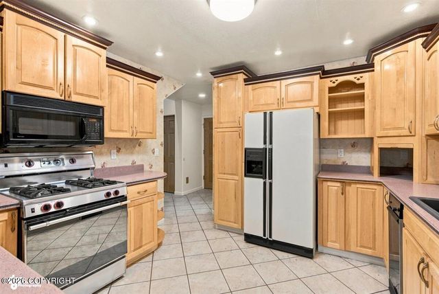 7854 Highlander Drive, Anchorage, AK 99518