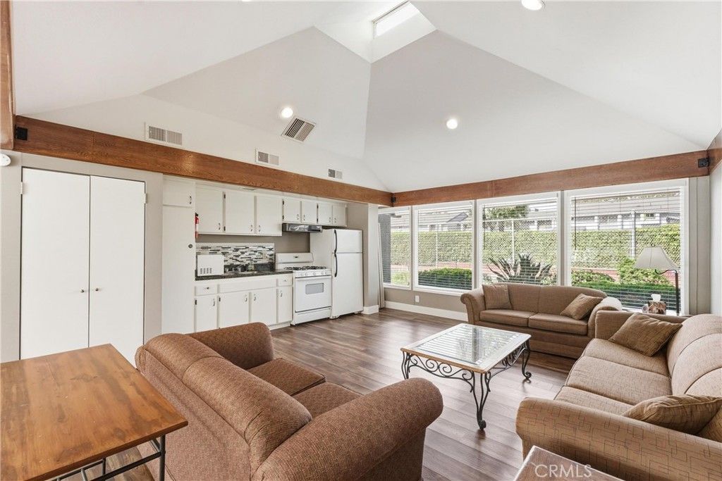 Image 31 of property listing at 900 W Sierra Madre 94, Azusa, CA 91702