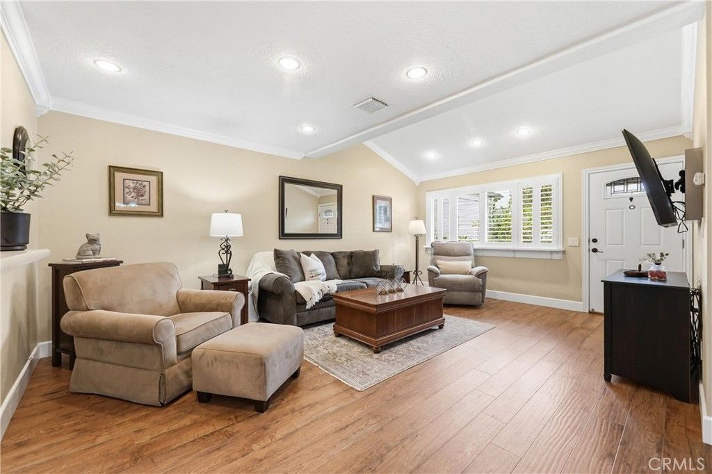 Image 7 of property listing at 900 W Sierra Madre 94, Azusa, CA 91702