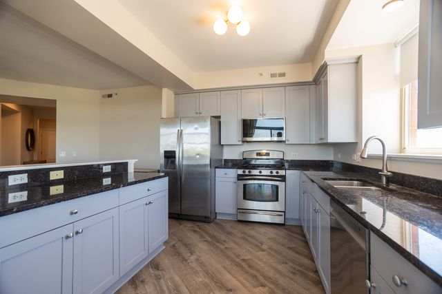 8440 Callie Avenue 606, Morton Grove, IL 60053