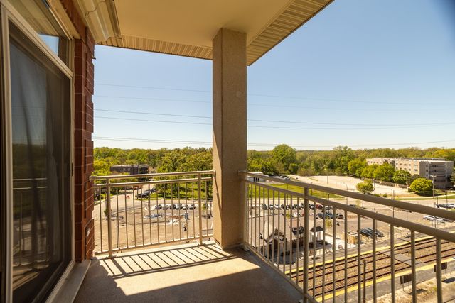 8440 Callie Avenue 606, Morton Grove, IL 60053