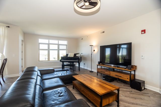 8440 Callie Avenue 606, Morton Grove, IL 60053