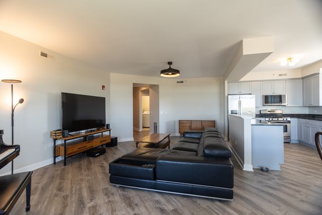 8440 Callie Avenue 606, Morton Grove, IL 60053