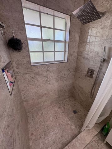 8550 Byron Ave 2G, Miami Beach, FL 33141