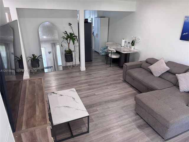 8550 Byron Ave 2G, Miami Beach, FL 33141