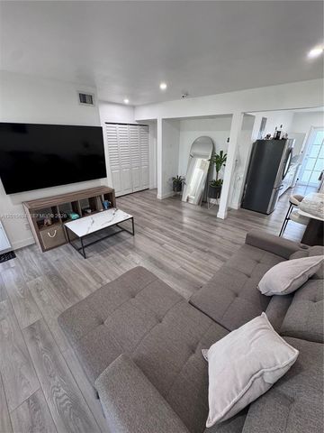 8550 Byron Ave 2G, Miami Beach, FL 33141