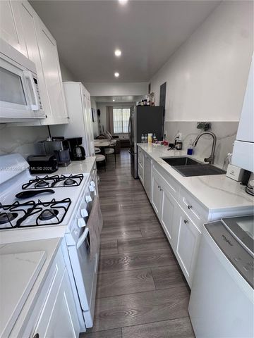 8550 Byron Ave 2G, Miami Beach, FL 33141