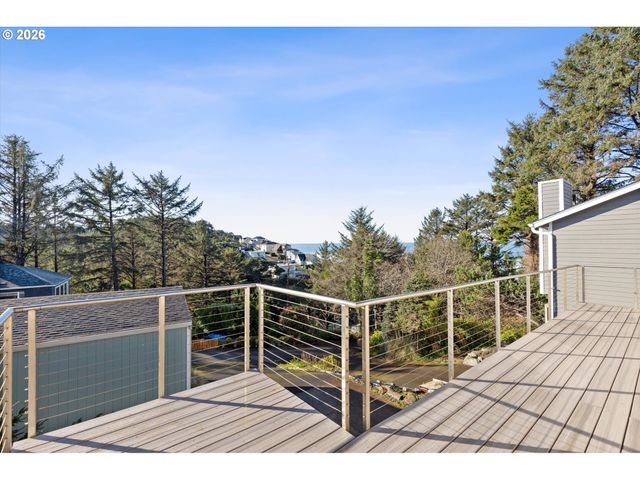 860 Sw 10TH St, Lincoln City, OR 97367