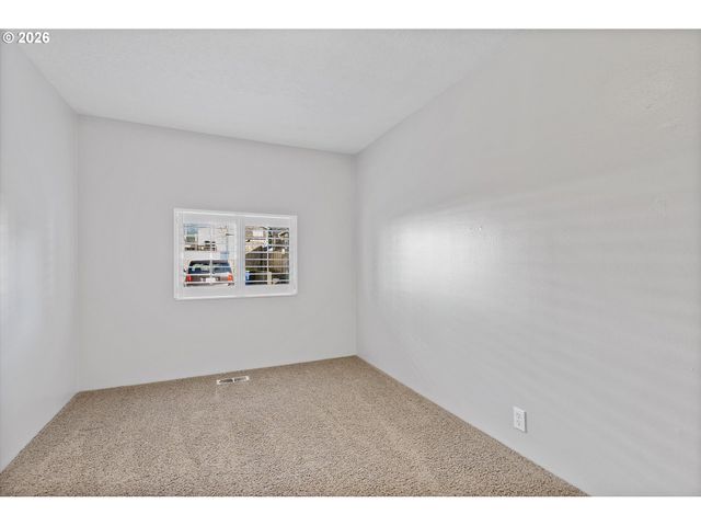 860 Sw 10TH St, Lincoln City, OR 97367