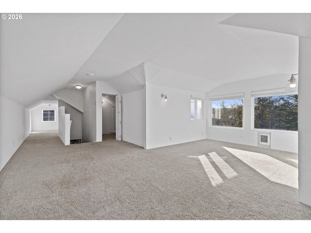 860 Sw 10TH St, Lincoln City, OR 97367