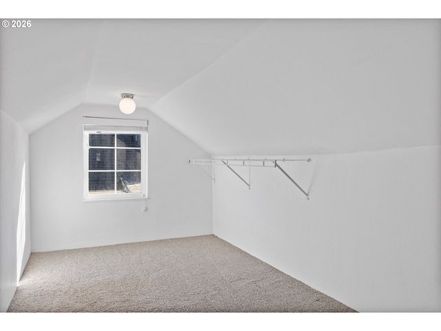 860 Sw 10TH St, Lincoln City, OR 97367