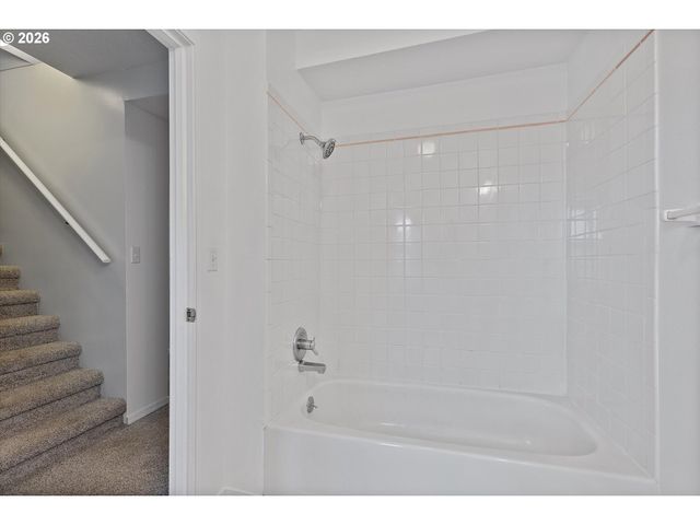 860 Sw 10TH St, Lincoln City, OR 97367